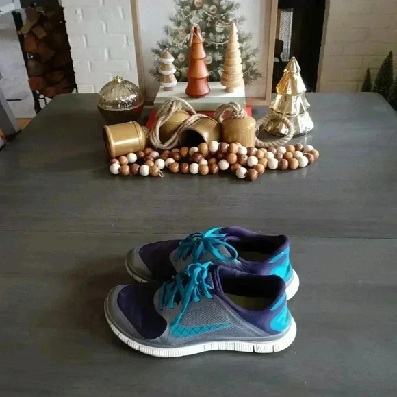 Nike Size 8.5 like new - Picture 3 of 5